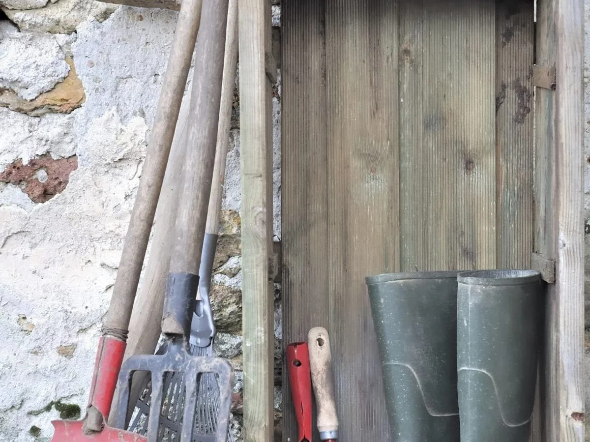 garden tools cleaning winter preparation czech