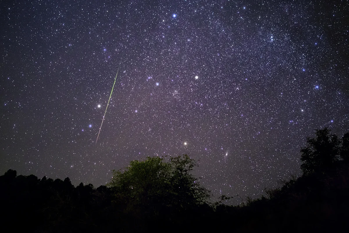 leonid meteor shower november night sky window watching