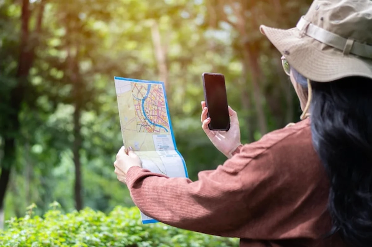 autumn hiking trail map app smartphone