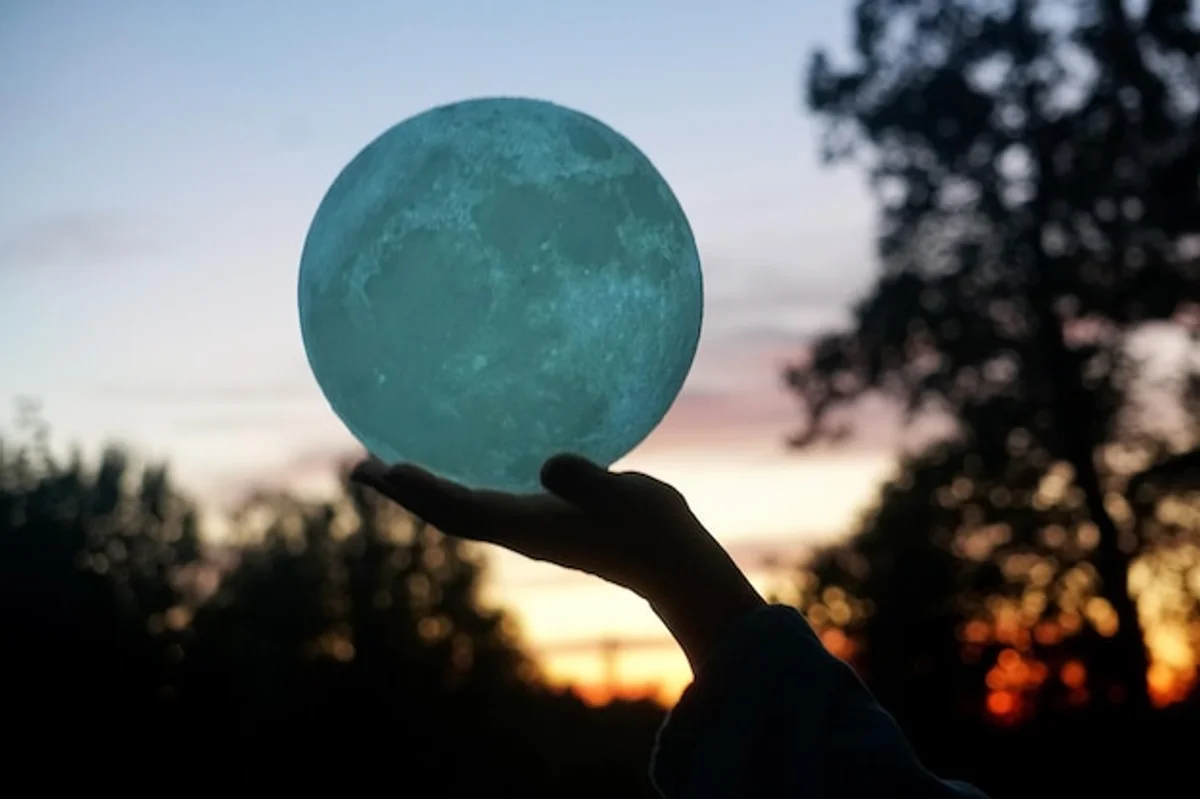 stargazing red flashlight in hand night sky