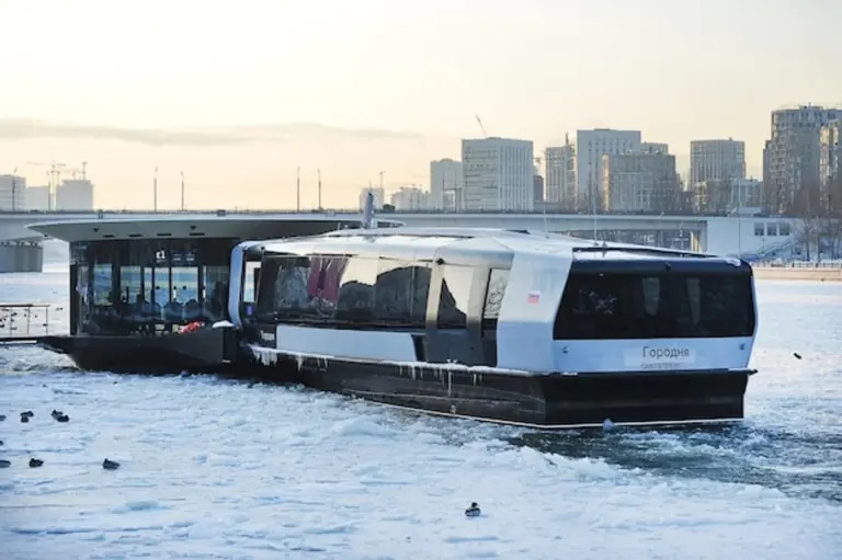 cold autumn smartphone battery optimization outdoors