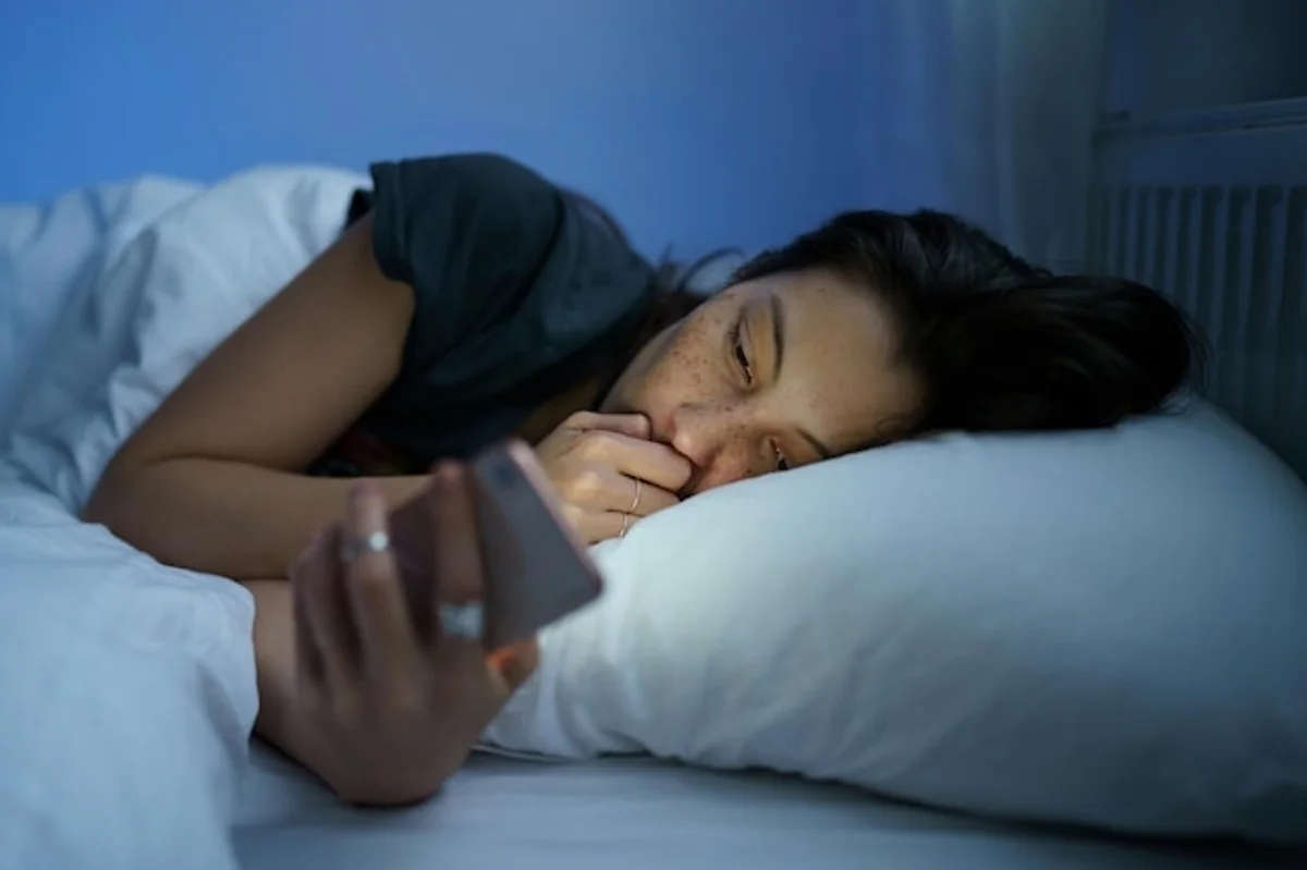 stress using smartphone bed trouble sleeping
