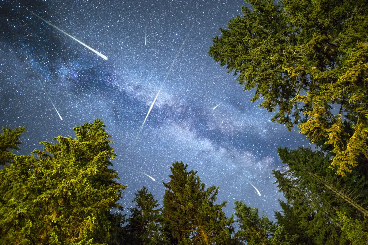 orionid meteor shower night sky czech countryside