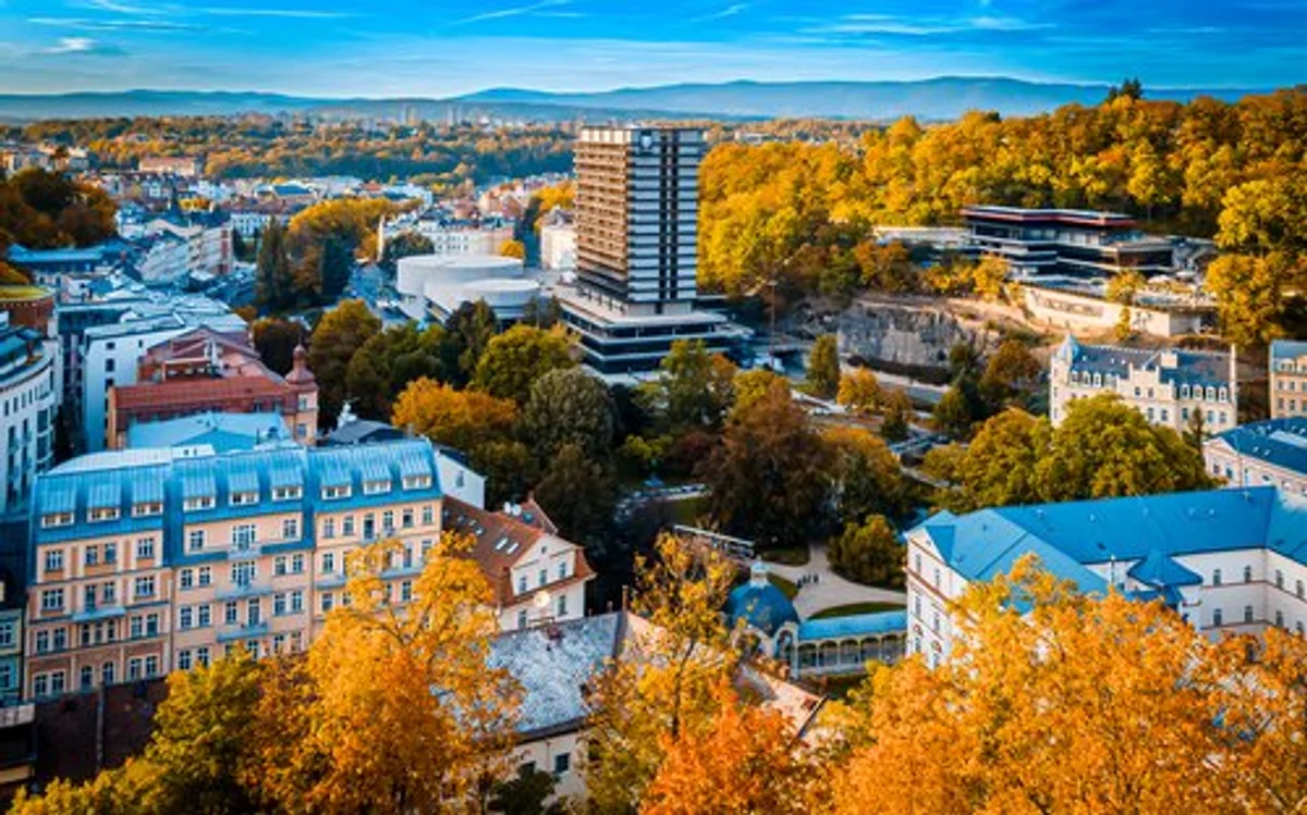karlovy vary thermal spa autumn atmosphere