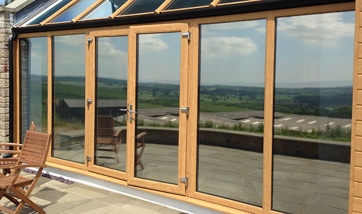 Hliníková fólie za květináči u okna střídá teplotu o 5 stupňů - image 2