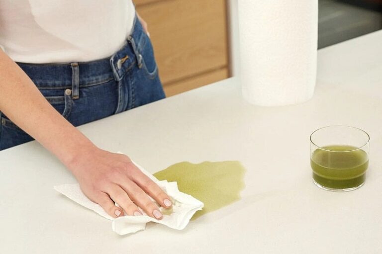 Papírové ručníky v květináčích - proč to změňuje všechno u zalévání