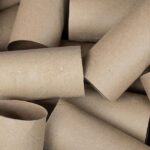 Papírové tuby z toaletního papíru jako náznační štítky sazenic – levně a účinně