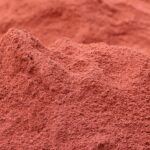 Proč odborníci sypou cihlový prach pod rajčata. Odpověď vás překvapí