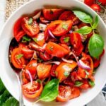 Sadař vám říká: nikdy neseďte salát hned po rajčeti – důvod vás fascinuje