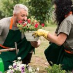 Senior zahradničí bez bolestí zad? Toto je návod pro vás