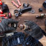 Tužka místo školitel: jak opravit malé praskliny na nářadí