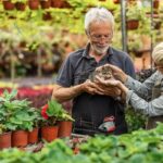 Zahradničení v 50 letech: jak si chránit zdraví podle terapeuta