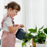 Zaléváte květiny špatně? Odborník prozrazuje ideální čas