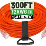 Elektrikář varuje: nemáš umístit prodlužovací kabel takhle na zahradě