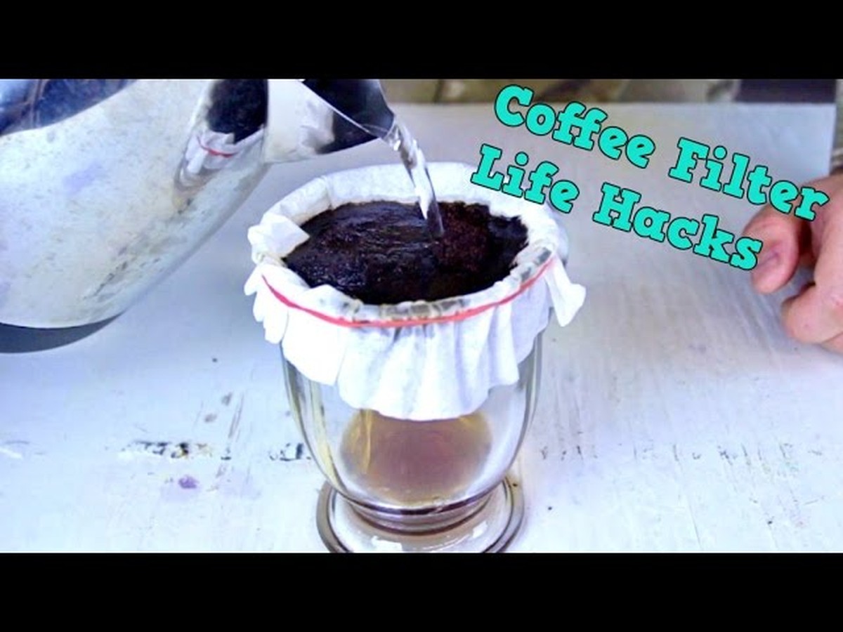 Kávový filtr na oknech? Levnější a účinnější než chemie proti hmyzu