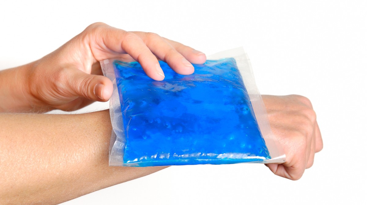 Použitá chladící gelová balení do zahrady: co se stane, když je zakopete