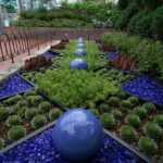 Rozbitá střepovina místo drahého mulče. Zahradníci tají tuto levnou alternativu