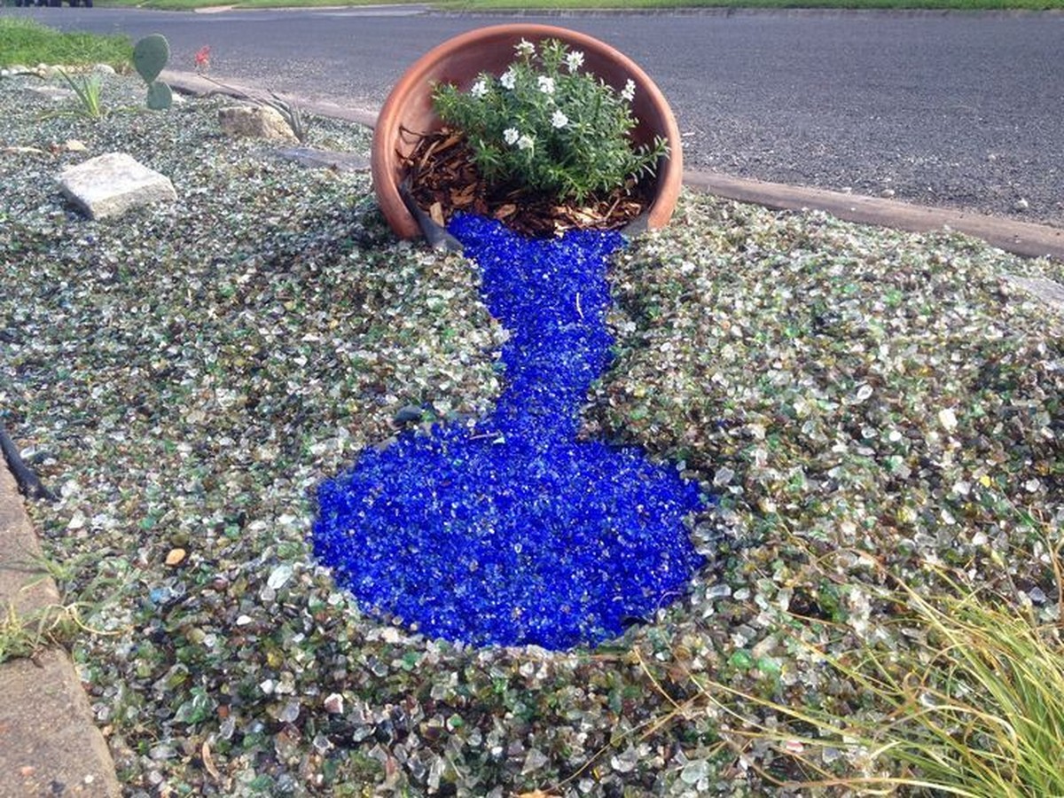 Rozbitá střepovina místo drahého mulče. Zahradníci tají tuto levnou alternativu - image 2