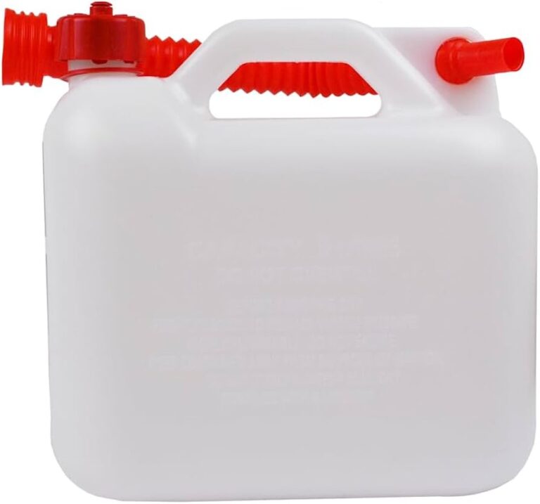 Starý průhledný kanystr místo skleníku? Jak si postavit mikroklimu za korunu