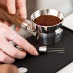 Kávový olej na zahradních nástrojích? Proč údržbáři toto skrývají