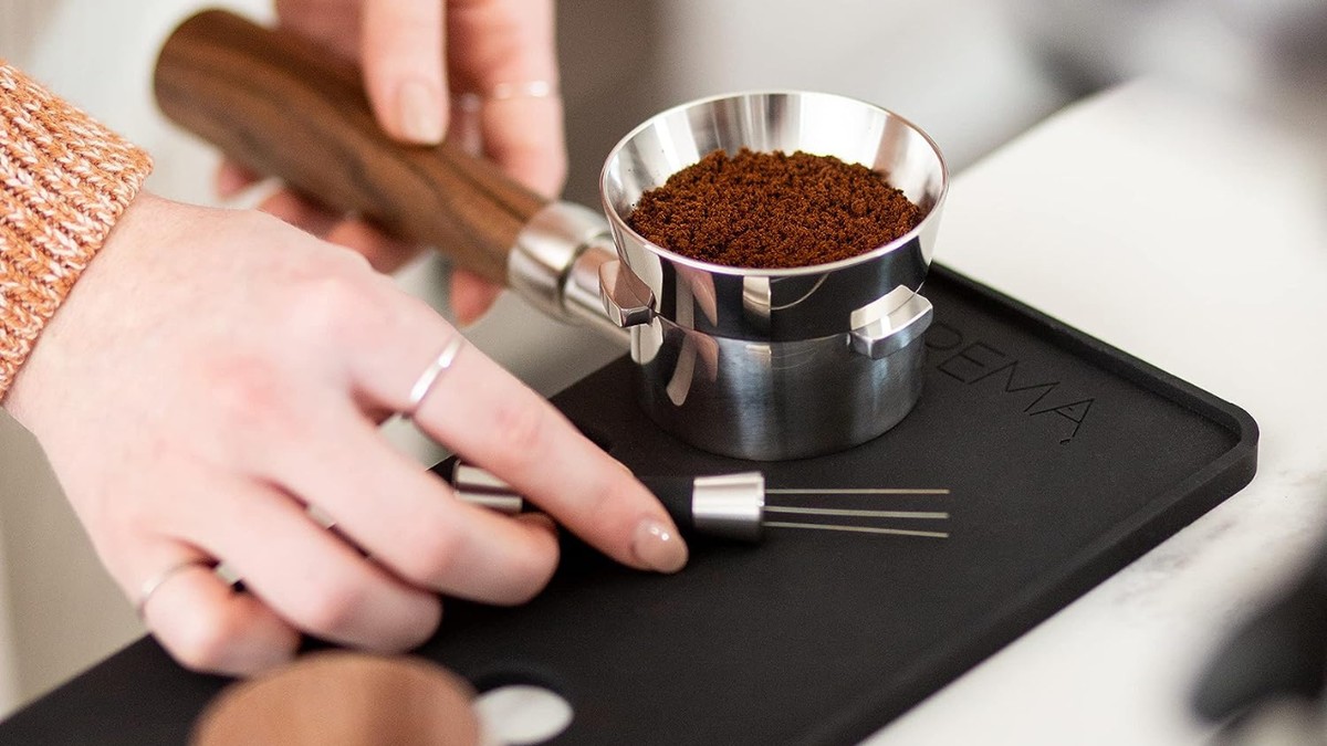 Kávový olej na zahradních nástrojích? Proč údržbáři toto skrývají