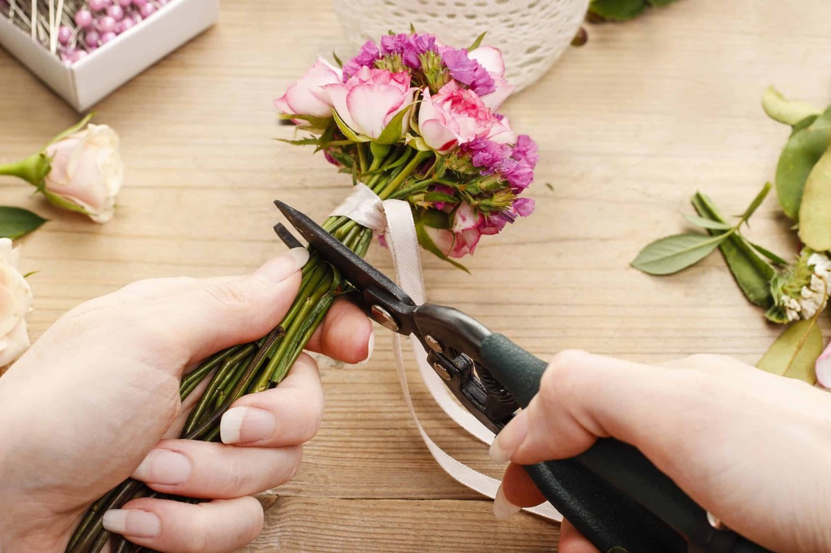 Květinářky prozrazují: trik s cukrem, který prodlouží řezu až o 10 dní - image 1