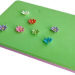 Pěnový polštářek pod květináči chrání podlahu a šetří vodu