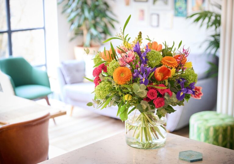 Proč květináři vždy přidávají led do květinového vazna – věda, kterou znají jen profesionálové