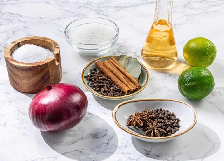 Skořice kolem cibulí: starobylý trik, který zastavuje plísně během skladování