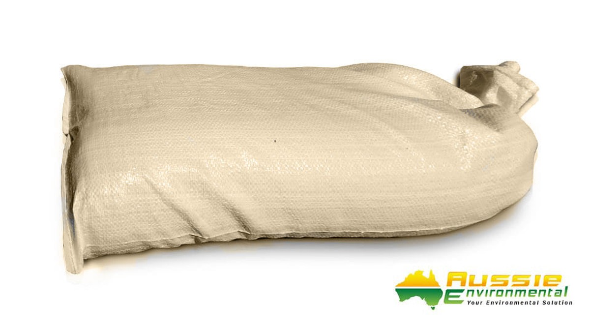 Staré punčochy plné písku na záhonu? Genialita, kterou používají profesionálové - image 1