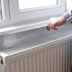 Hlinitá fólie za radiátorem? Proč snižuje účty o 30 procent