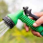 Kapesní nůž na konci hadice změní způsob, jakým zaléváte květiny