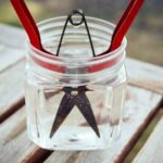 Ocet na zahradních nástrojích? Proč to железo chrání předржavou