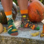Staré ponožky jako návlečky na tykve? Jak chrání úrodu před sluncem