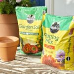 Zahradníci vám říkají: Nikdy nekupujte tuto „levnou" půdu z hypermarketů