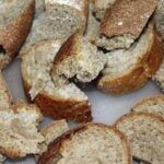 Zvětralý chlebek jako nástroj k odstraňování mechu ze trávníku